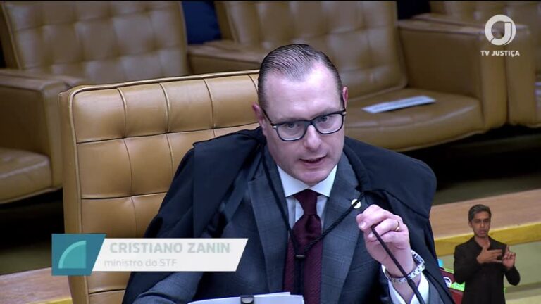 Cristiano Zanin sustenta igualdade de licença maternidade para mães biológicas e adotivas no STF